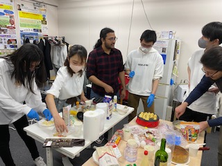 たこ焼きパーティ（卒論打ち上げ，2023年2月）